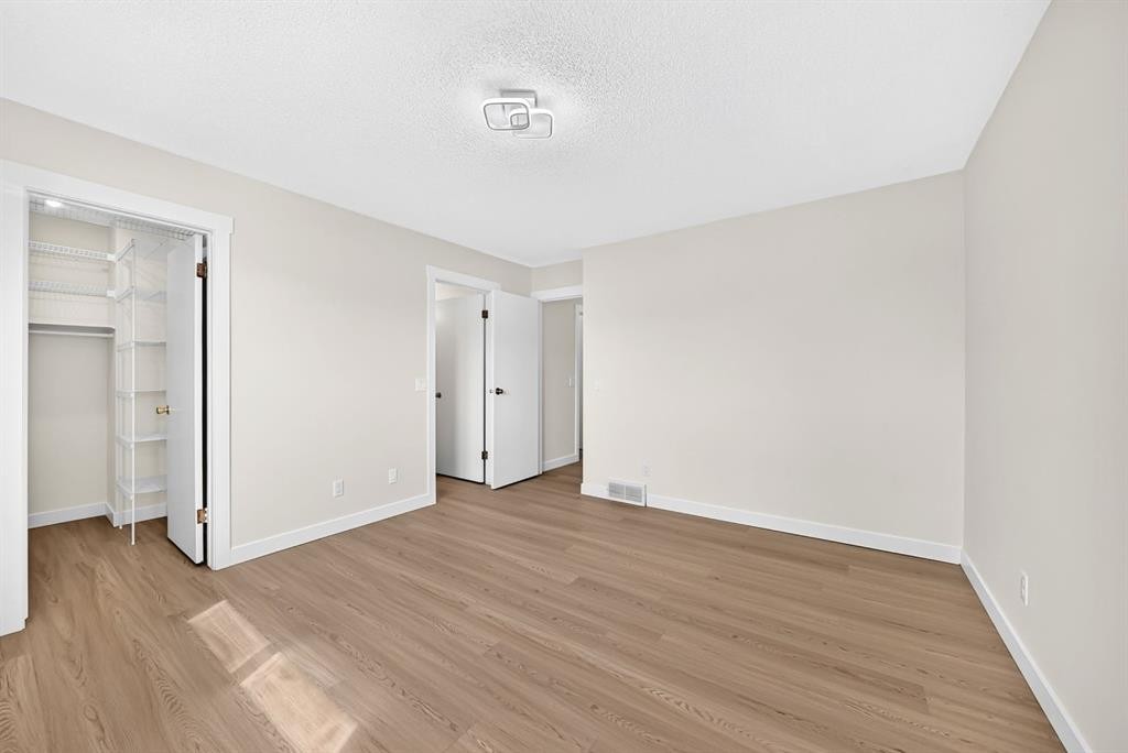 143 Applewood Drive Se, Calgary, AB - Indoor Photo Showing Other Room