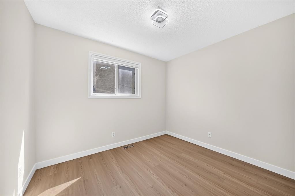 143 Applewood Drive Se, Calgary, AB - Indoor Photo Showing Other Room