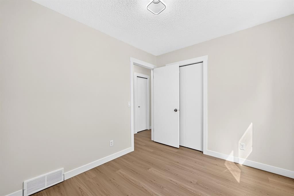 143 Applewood Drive Se, Calgary, AB - Indoor Photo Showing Other Room