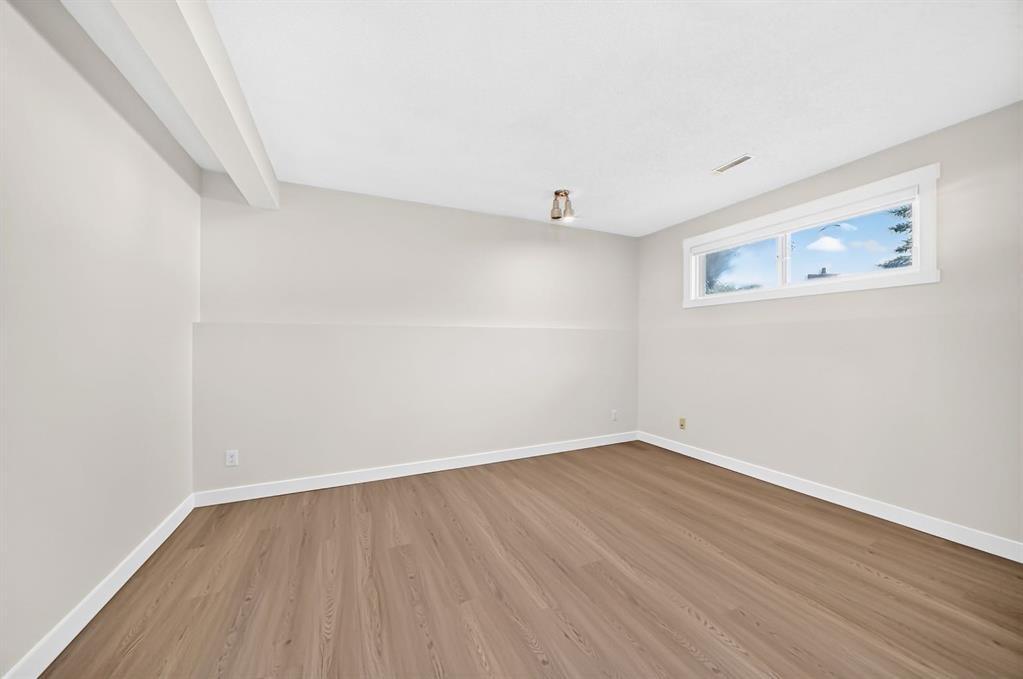 143 Applewood Drive Se, Calgary, AB - Indoor Photo Showing Other Room
