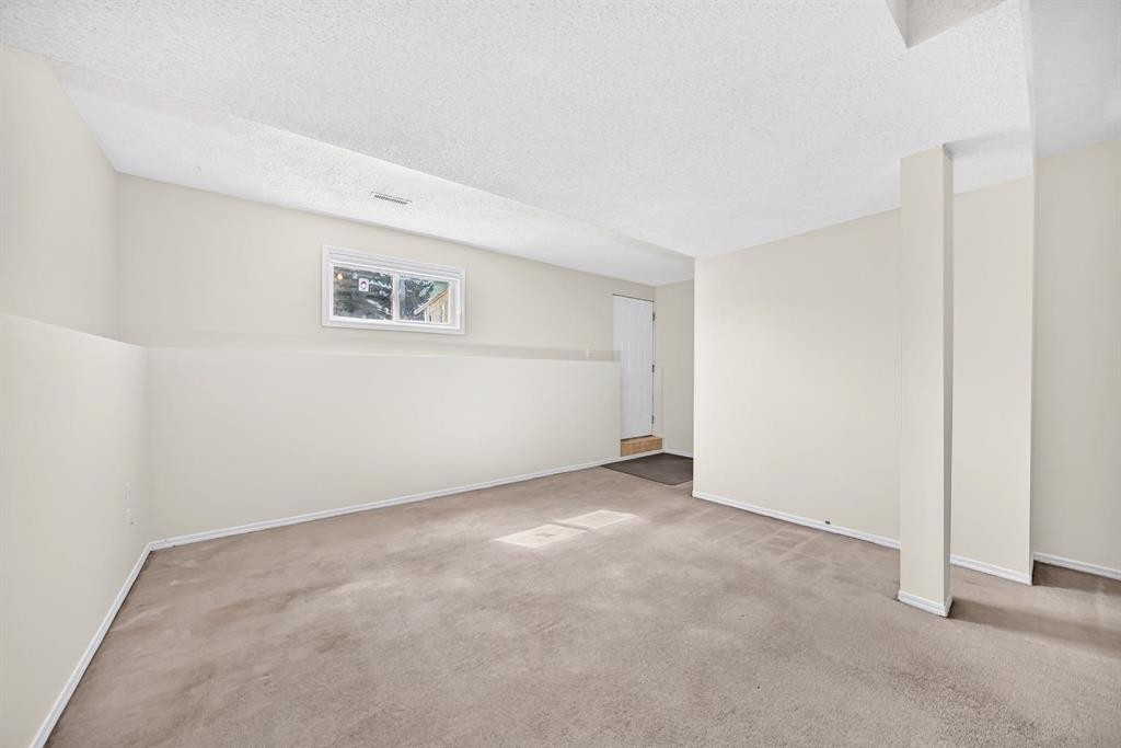 143 Applewood Drive Se, Calgary, AB - Indoor Photo Showing Other Room