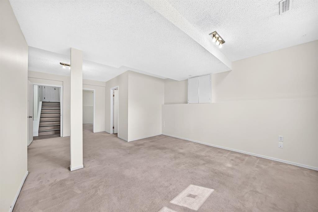 143 Applewood Drive Se, Calgary, AB - Indoor Photo Showing Other Room