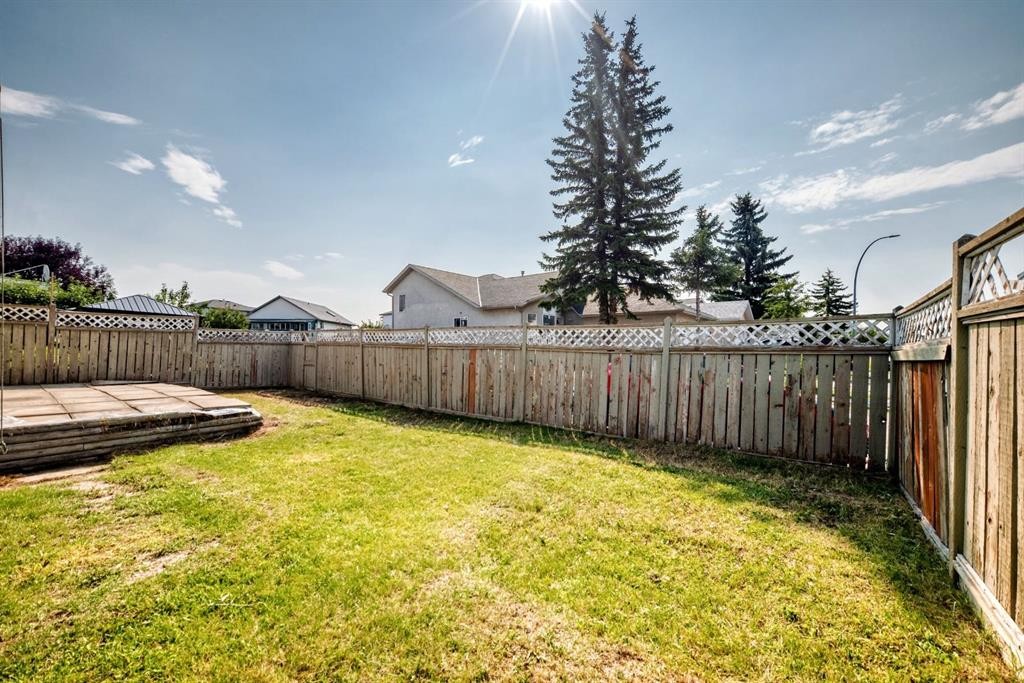 143 Applewood Drive Se, Calgary, AB - Outdoor