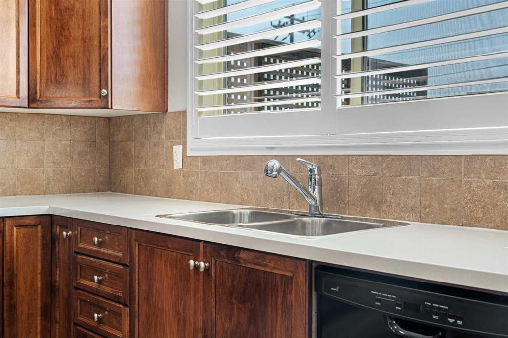 51 Covehaven Mews Ne, Calgary, AB - Indoor Photo Showing Kitchen With Double Sink