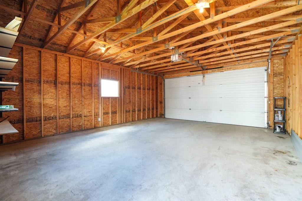 51 Covehaven Mews Ne, Calgary, AB - Indoor Photo Showing Garage