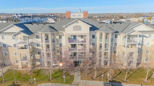 105-17 Country Village Bay NE Calgary, AB T3K 5Z3