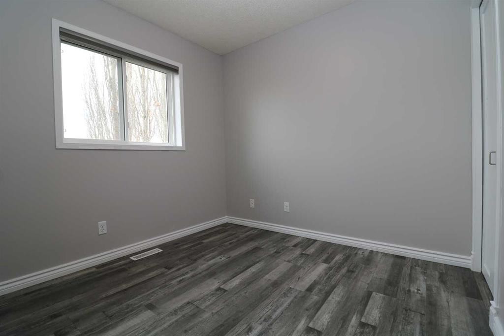 52 Mt Aberdeen Circle Se, Calgary, AB - Indoor Photo Showing Other Room
