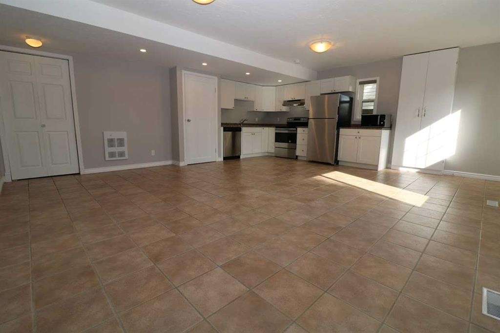 52 Mt Aberdeen Circle Se, Calgary, AB - Indoor