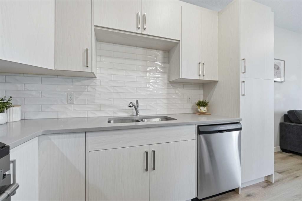 535 Canals Crossing Sw, Airdrie, AB - Indoor Photo Showing Kitchen With Double Sink