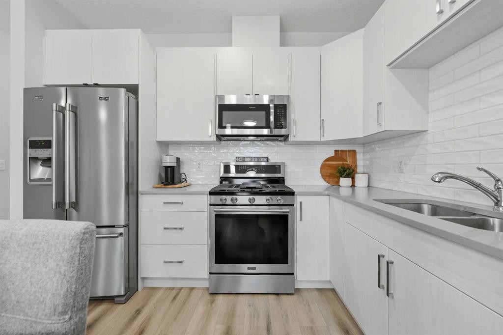 535 Canals Crossing Sw, Airdrie, AB - Indoor Photo Showing Kitchen With Stainless Steel Kitchen With Double Sink With Upgraded Kitchen