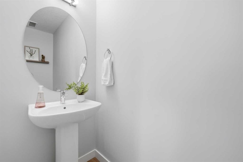 535 Canals Crossing Sw, Airdrie, AB - Indoor Photo Showing Bathroom