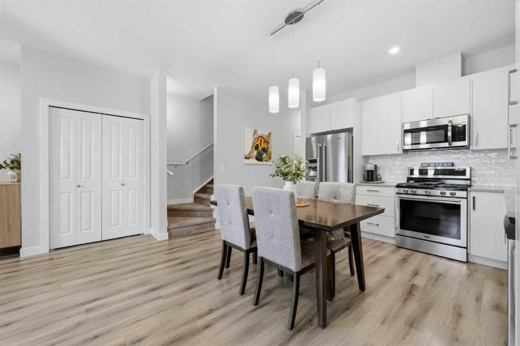 535 Canals Crossing Sw, Airdrie, AB - Indoor Photo Showing Kitchen With Stainless Steel Kitchen With Upgraded Kitchen
