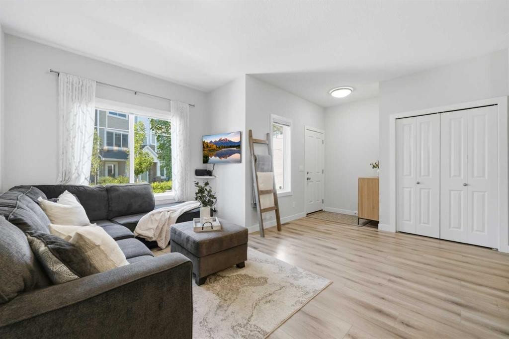 535 Canals Crossing Sw, Airdrie, AB - Indoor Photo Showing Living Room