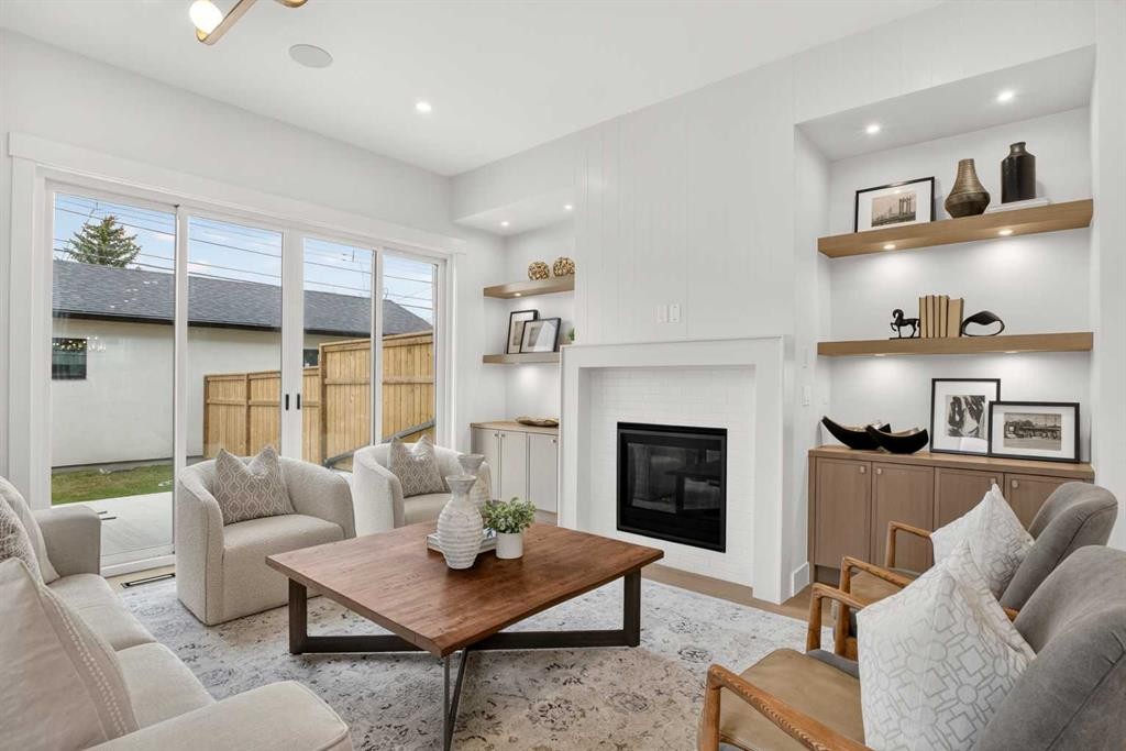 2533 2 Avenue Nw, Calgary, AB - Indoor Photo Showing Living Room With Fireplace