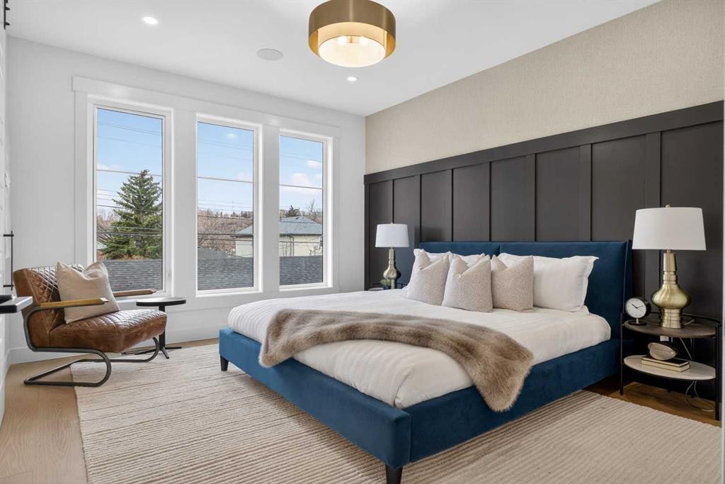 2533 2 Avenue Nw, Calgary, AB - Indoor Photo Showing Bedroom