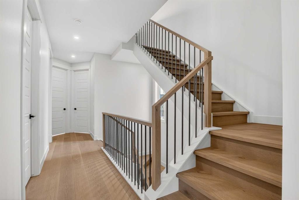 2533 2 Avenue Nw, Calgary, AB - Indoor Photo Showing Other Room