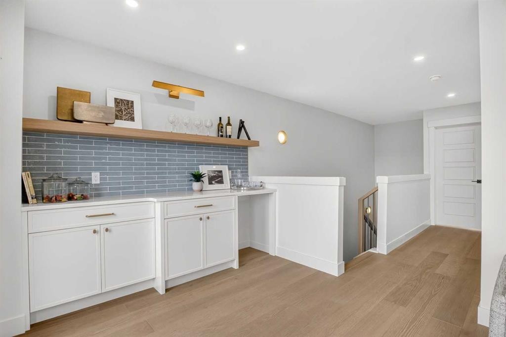 2533 2 Avenue Nw, Calgary, AB - Indoor Photo Showing Other Room