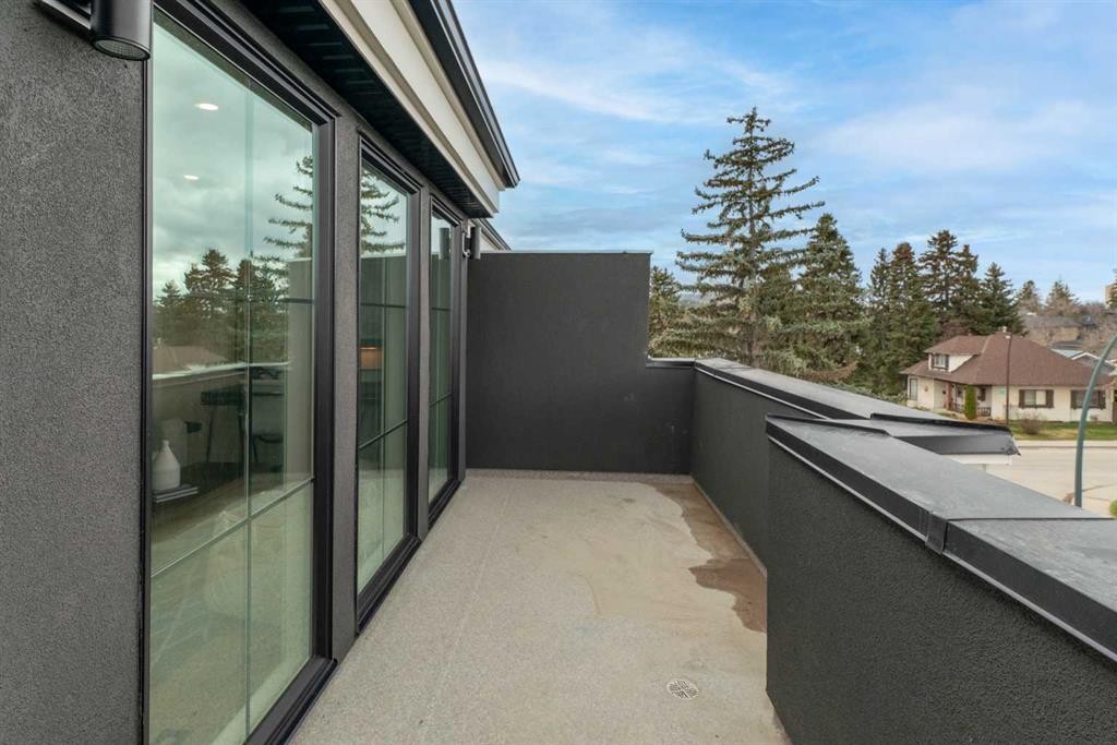 2533 2 Avenue Nw, Calgary, AB - Outdoor With Balcony With Exterior