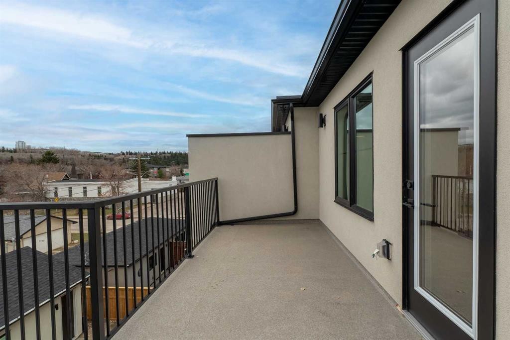 2533 2 Avenue Nw, Calgary, AB - Outdoor With Balcony With Exterior