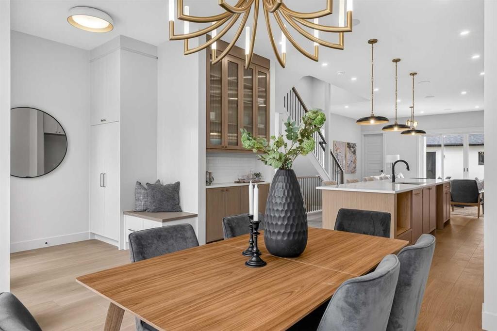 2533 2 Avenue Nw, Calgary, AB - Indoor Photo Showing Dining Room