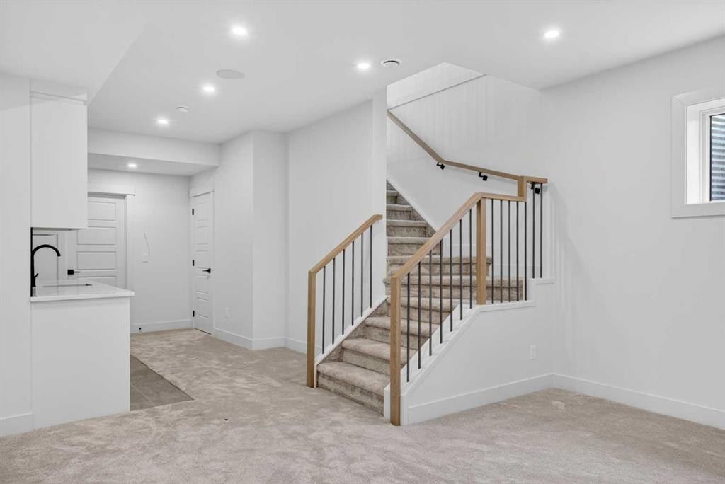 2533 2 Avenue Nw, Calgary, AB - Indoor Photo Showing Other Room
