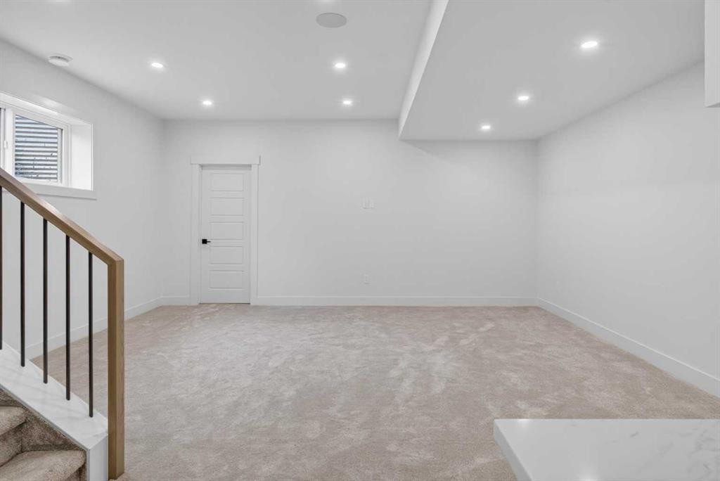 2533 2 Avenue Nw, Calgary, AB - Indoor Photo Showing Other Room