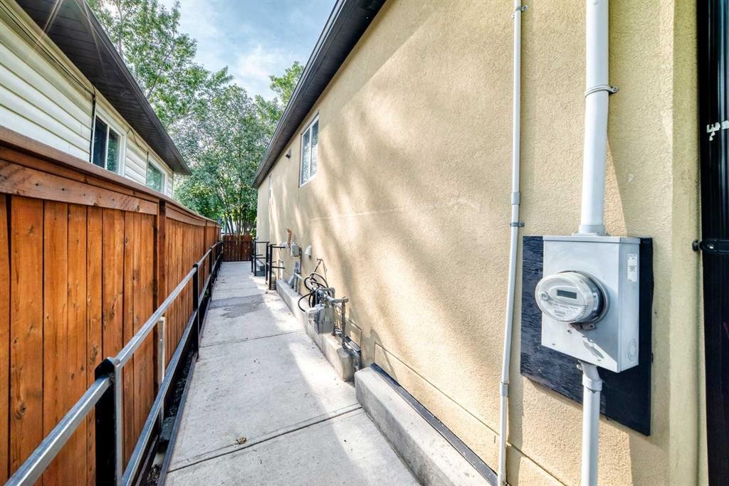 7616 23 Street Se, Calgary, AB - Photo Showing Other Room