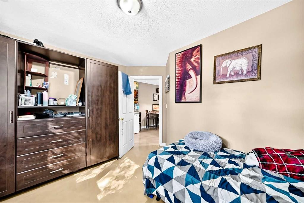 7616 23 Street Se, Calgary, AB - Indoor Photo Showing Bedroom