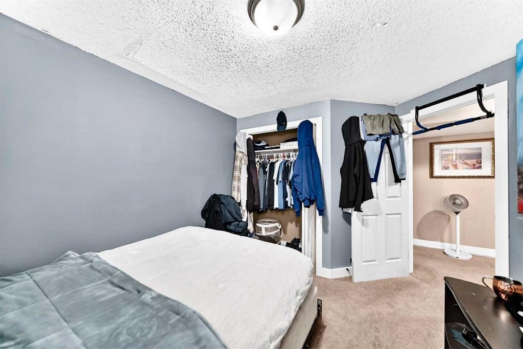 7616 23 Street Se, Calgary, AB - Indoor Photo Showing Bedroom