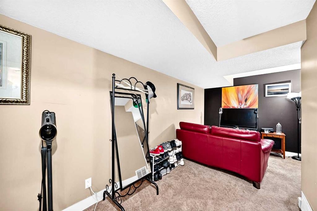 7616 23 Street Se, Calgary, AB - Indoor