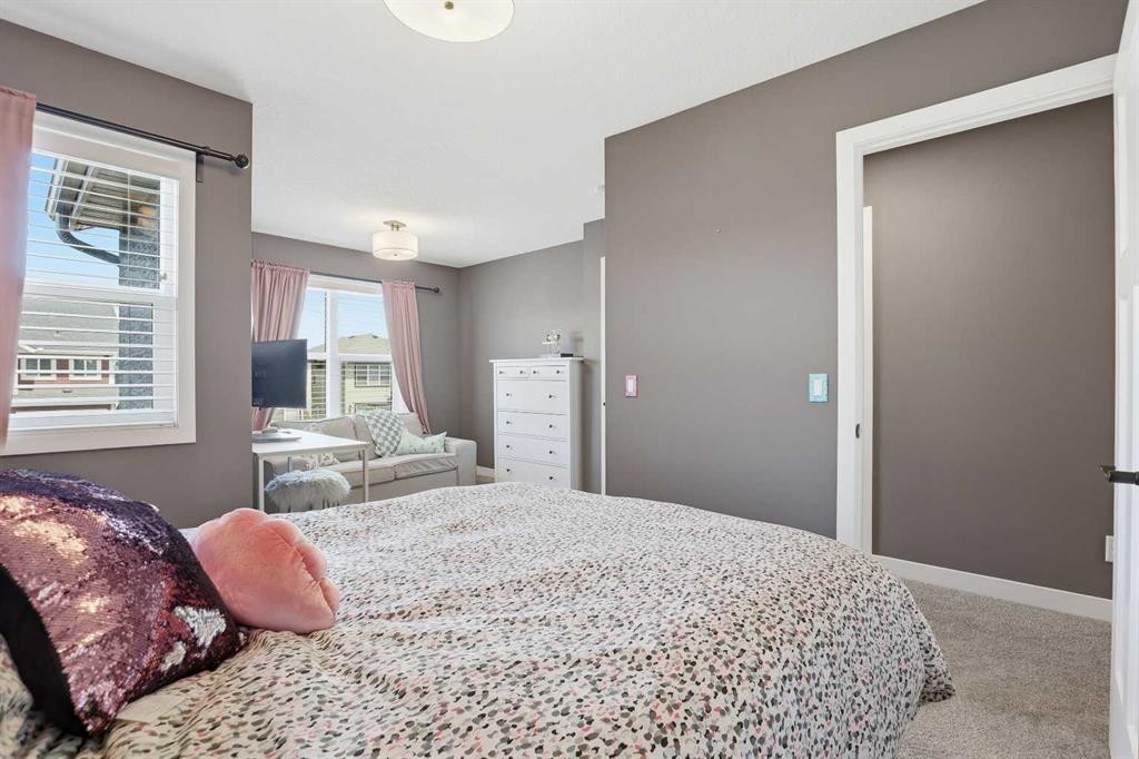 374 Masters Road Se, Calgary, AB