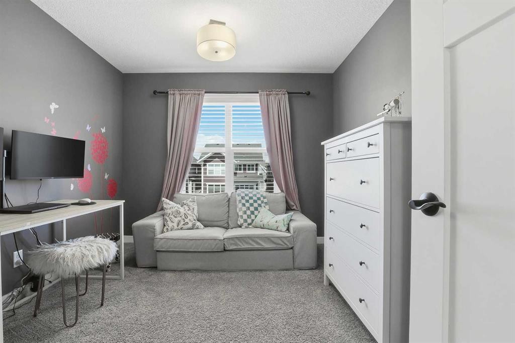 374 Masters Road Se, Calgary, AB