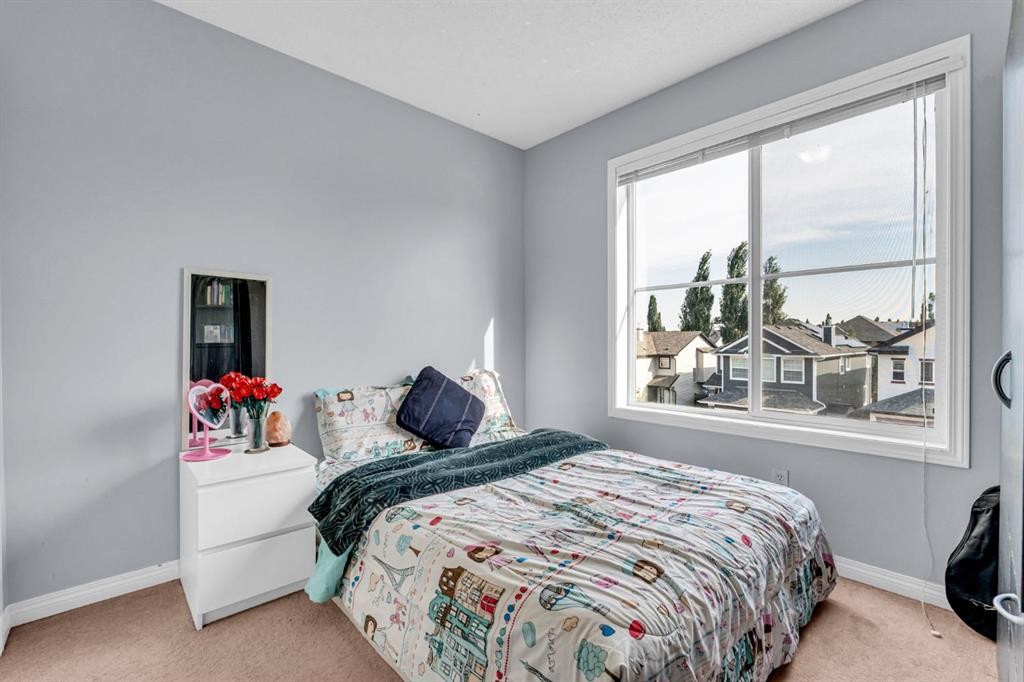 28 Everhollow Way Sw, Calgary, AB