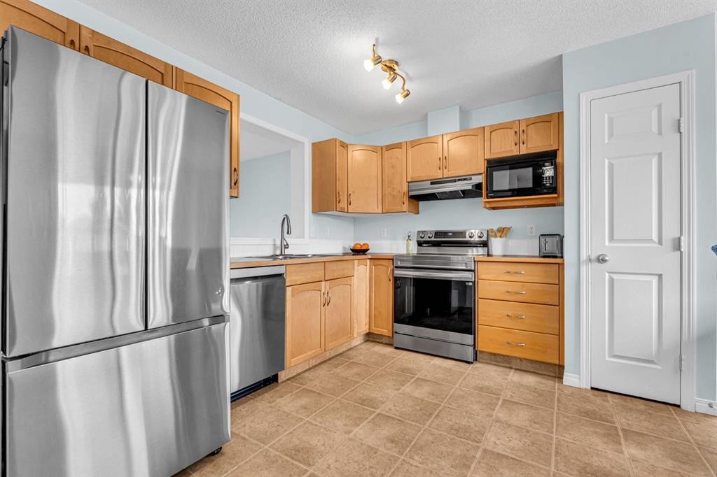 28 Everhollow Way Sw, Calgary, AB