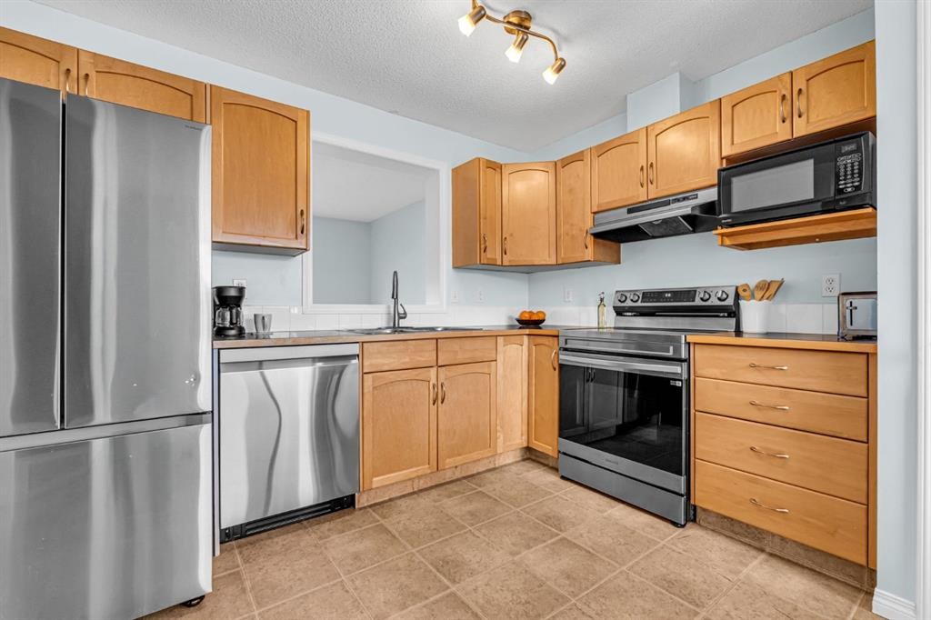 28 Everhollow Way Sw, Calgary, AB