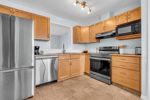 28 Everhollow Way Sw, Calgary, AB 