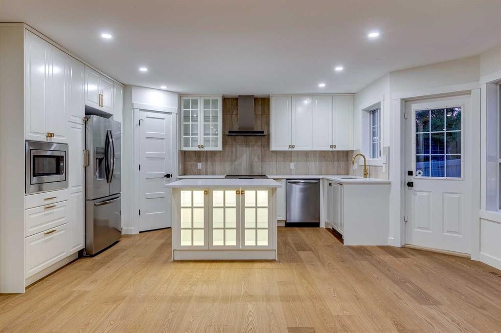 16 Simcrest Point Sw, Calgary, AB - Indoor Photo Showing Kitchen With Stainless Steel Kitchen