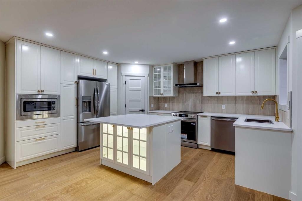 16 Simcrest Point Sw, Calgary, AB - Indoor Photo Showing Kitchen With Stainless Steel Kitchen