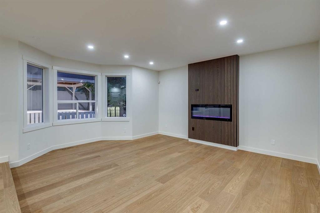 16 Simcrest Point Sw, Calgary, AB - Indoor