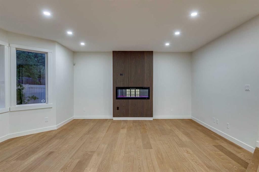 16 Simcrest Point Sw, Calgary, AB - Indoor