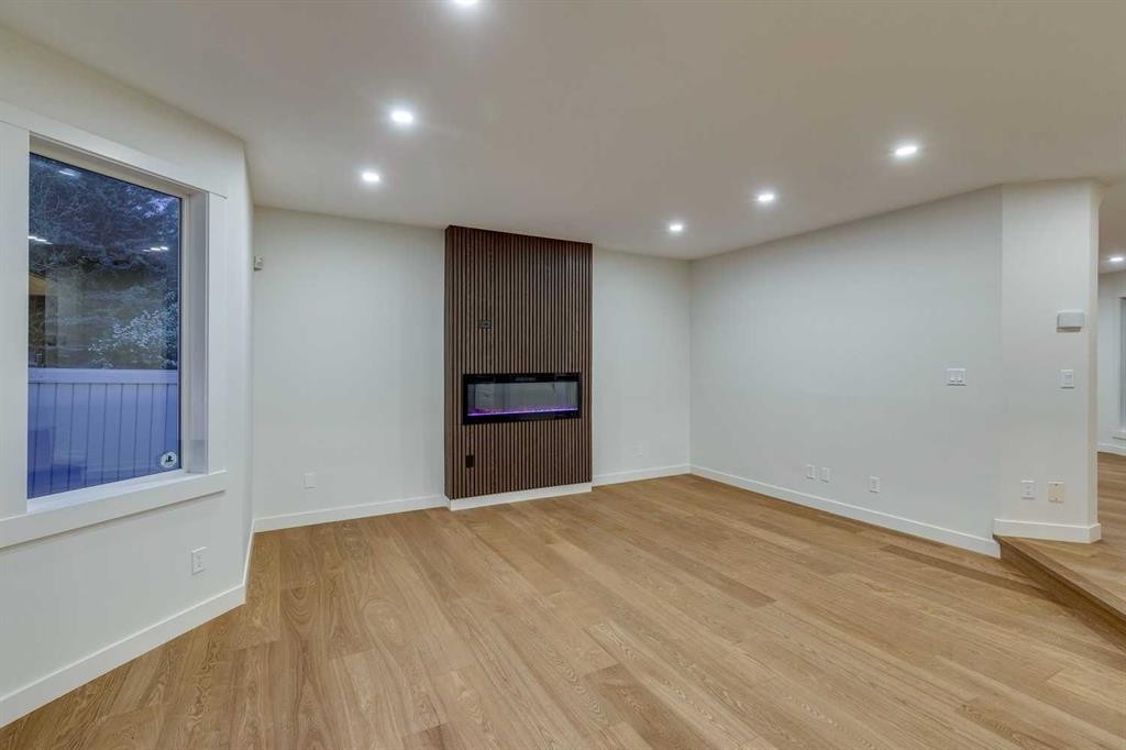 16 Simcrest Point Sw, Calgary, AB - Indoor