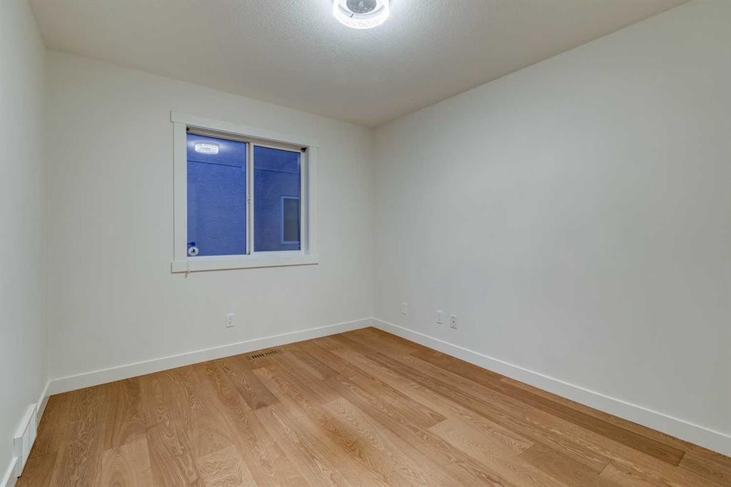 16 Simcrest Point Sw, Calgary, AB - Indoor Photo Showing Other Room