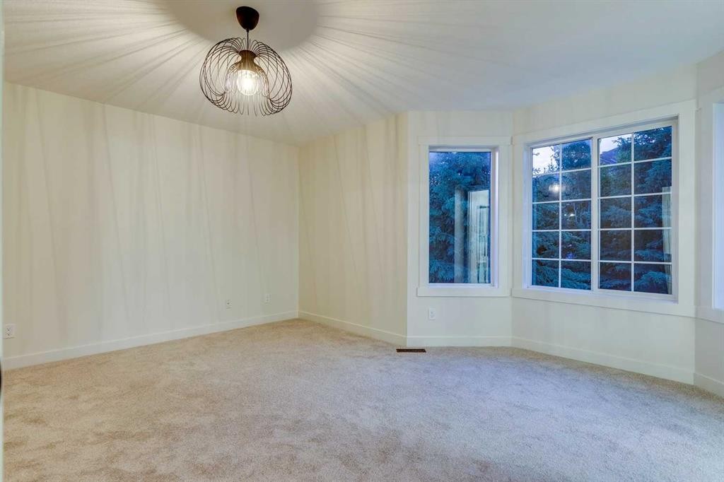 16 Simcrest Point Sw, Calgary, AB - Indoor Photo Showing Other Room