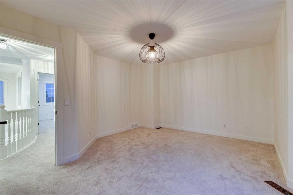 16 Simcrest Point Sw, Calgary, AB - Indoor Photo Showing Other Room