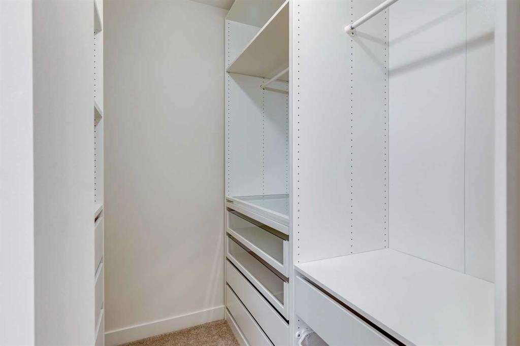 16 Simcrest Point Sw, Calgary, AB - Indoor