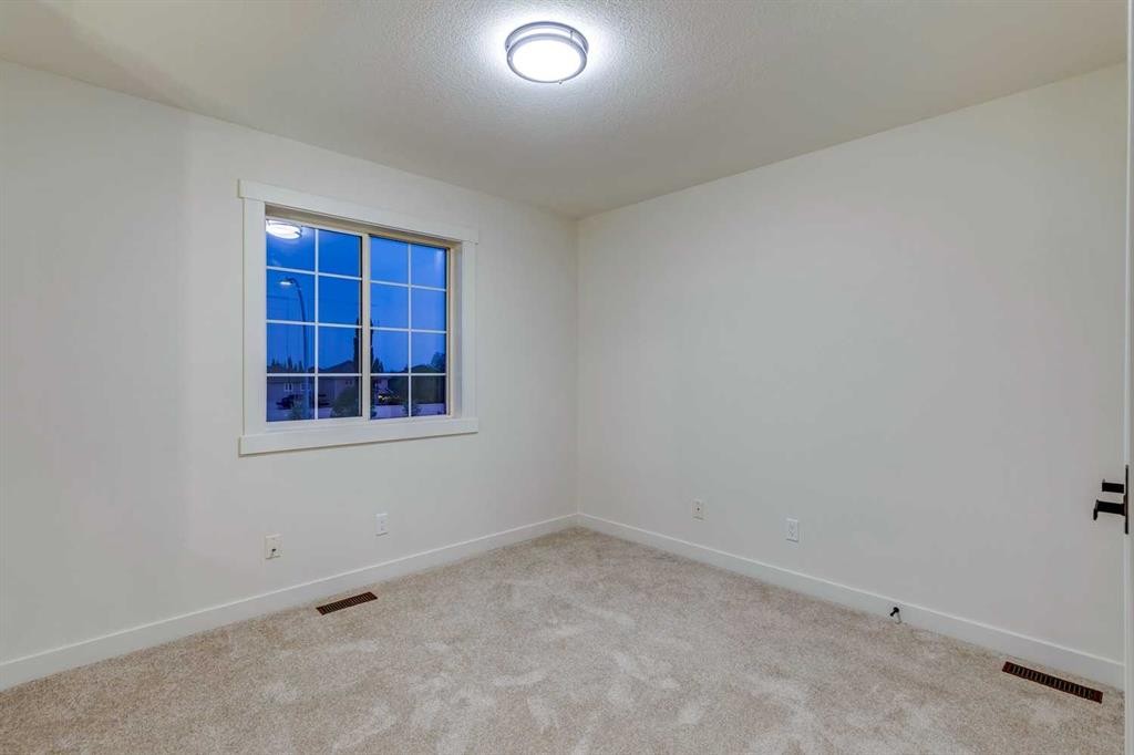 16 Simcrest Point Sw, Calgary, AB - Indoor Photo Showing Other Room