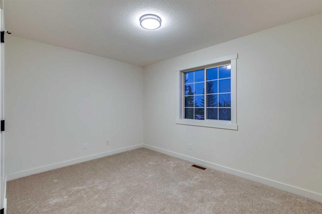 16 Simcrest Point Sw, Calgary, AB - Indoor Photo Showing Other Room