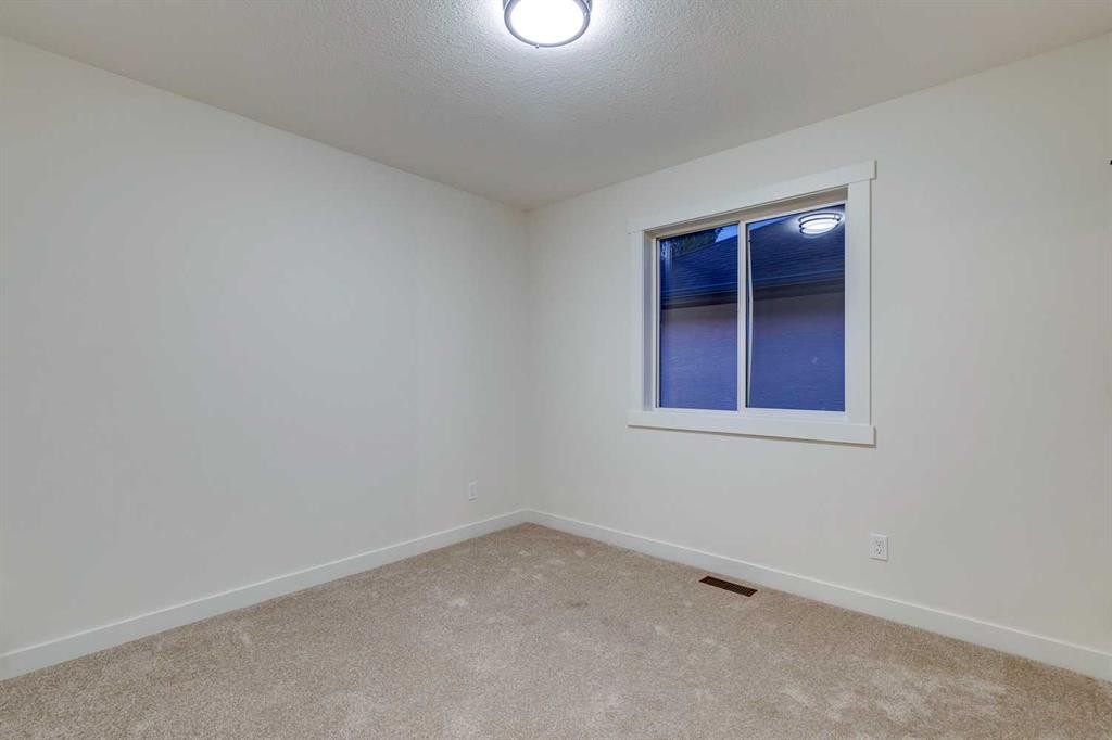 16 Simcrest Point Sw, Calgary, AB - Indoor Photo Showing Other Room