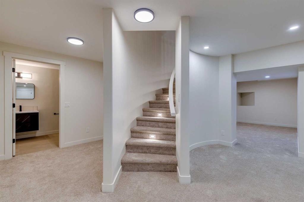 16 Simcrest Point Sw, Calgary, AB - Indoor