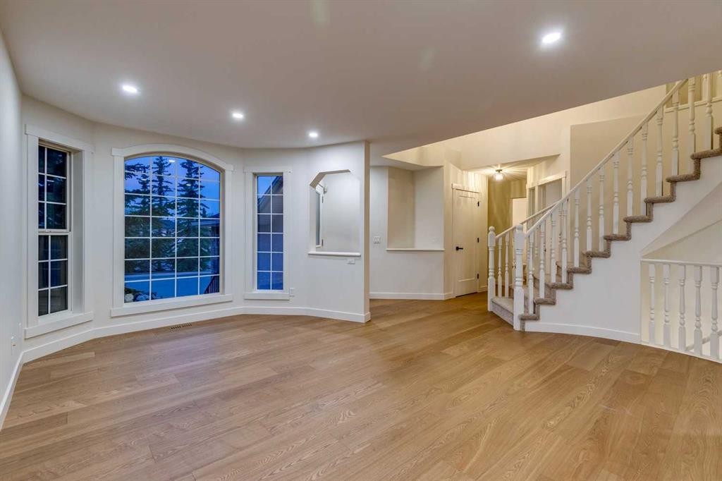 16 Simcrest Point Sw, Calgary, AB - Indoor Photo Showing Other Room
